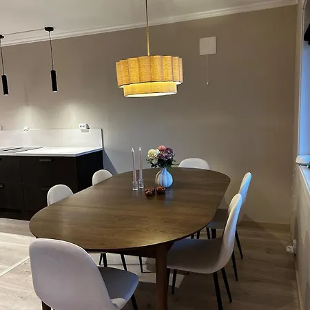 Cozy - Near Downtown - Parking